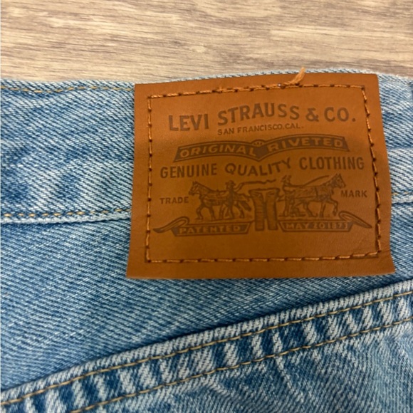 Levi’s Ribcage Denim Shorts - Picture 6 of 6